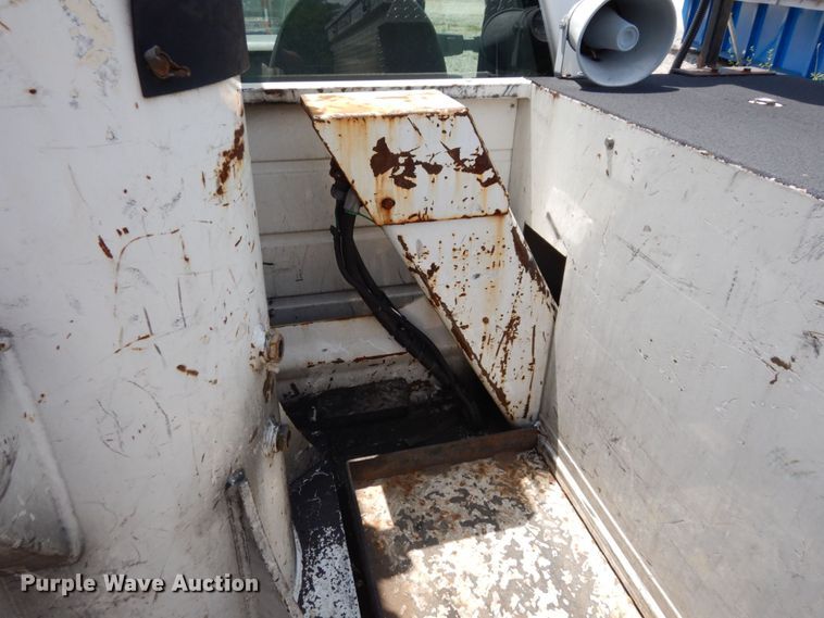 image for item JL9978 2010 Ford F550  bucket truck