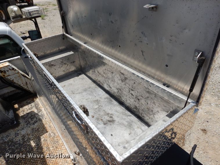 image for item JL9978 2010 Ford F550  bucket truck