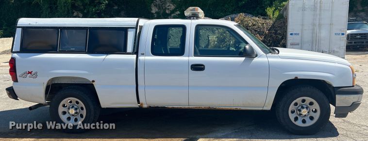 image for item JM9250 2005 Chevrolet Silverado 1500  Ext. Cab pickup truck