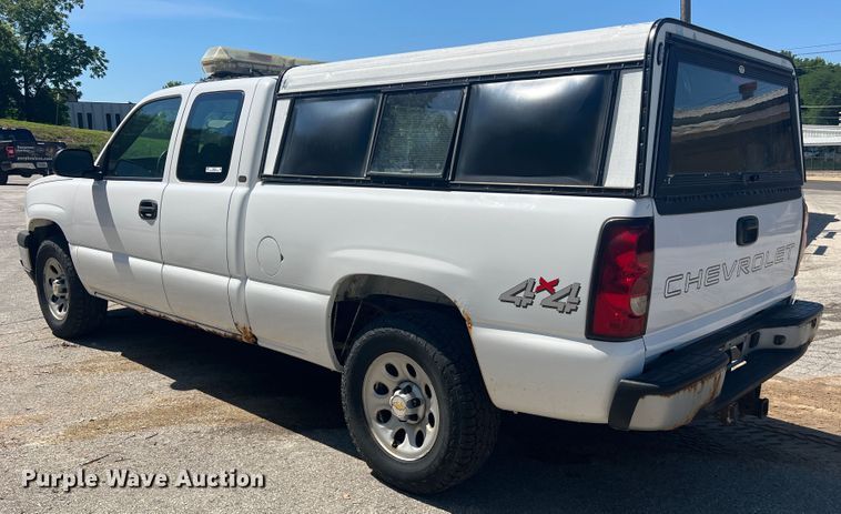 image for item JM9250 2005 Chevrolet Silverado 1500  Ext. Cab pickup truck