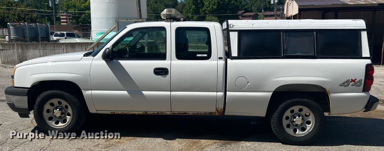 image for item JM9250 2005 Chevrolet Silverado 1500  Ext. Cab pickup truck
