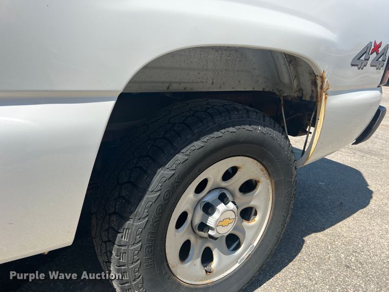 image for item JM9250 2005 Chevrolet Silverado 1500  Ext. Cab pickup truck