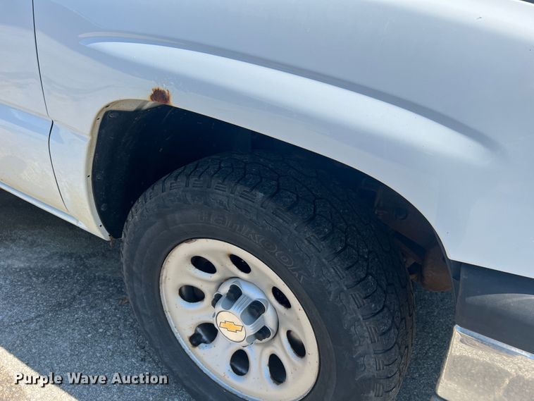 image for item JM9250 2005 Chevrolet Silverado 1500  Ext. Cab pickup truck