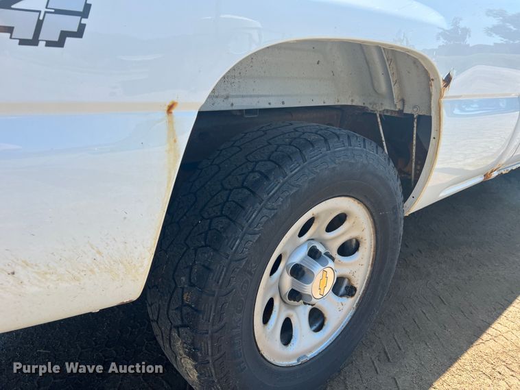 image for item JM9250 2005 Chevrolet Silverado 1500  Ext. Cab pickup truck