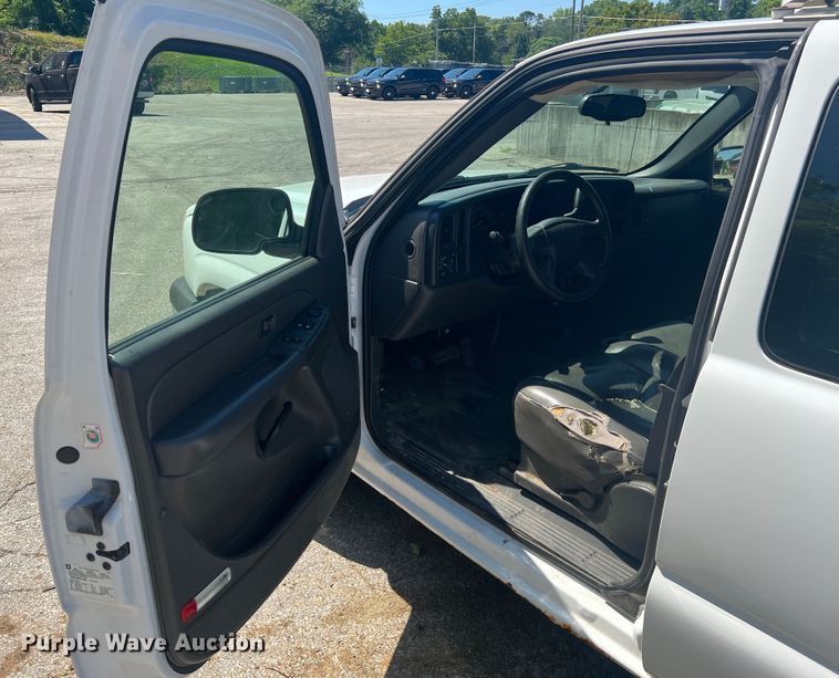 image for item JM9250 2005 Chevrolet Silverado 1500  Ext. Cab pickup truck