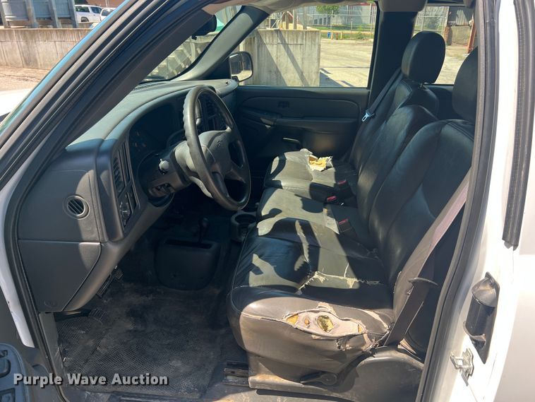 image for item JM9250 2005 Chevrolet Silverado 1500  Ext. Cab pickup truck