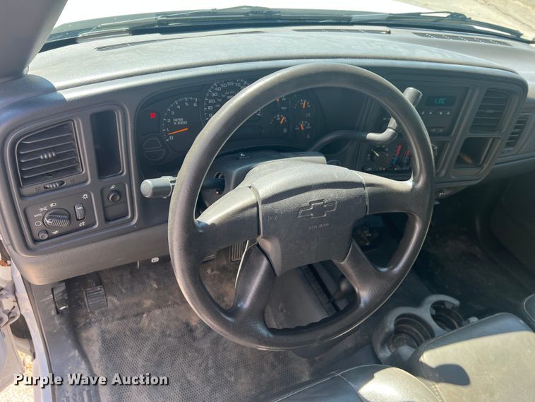 image for item JM9250 2005 Chevrolet Silverado 1500  Ext. Cab pickup truck