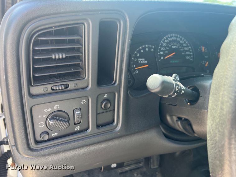 image for item JM9250 2005 Chevrolet Silverado 1500  Ext. Cab pickup truck