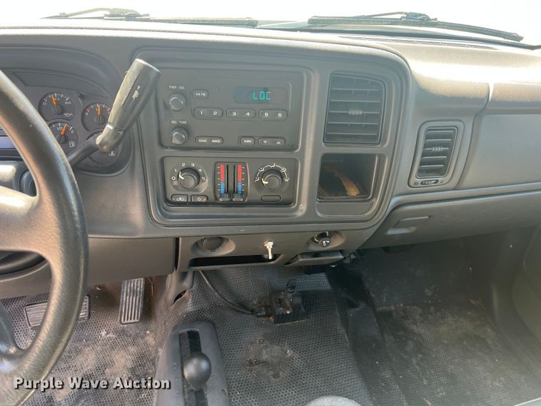 image for item JM9250 2005 Chevrolet Silverado 1500  Ext. Cab pickup truck