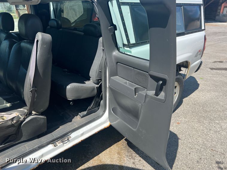 image for item JM9250 2005 Chevrolet Silverado 1500  Ext. Cab pickup truck