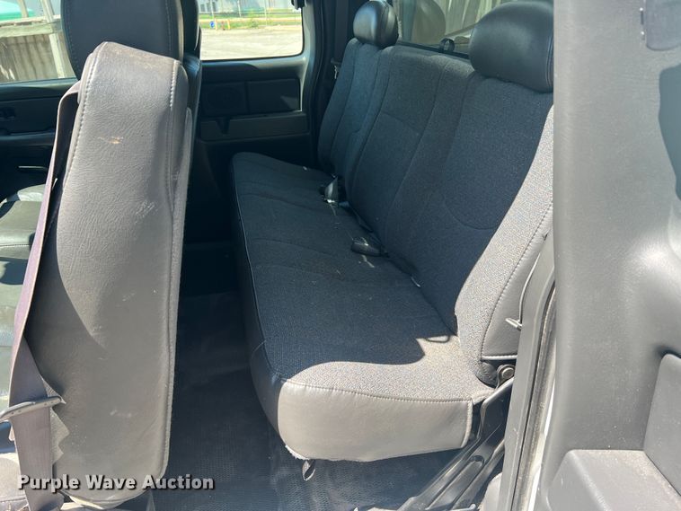 image for item JM9250 2005 Chevrolet Silverado 1500  Ext. Cab pickup truck