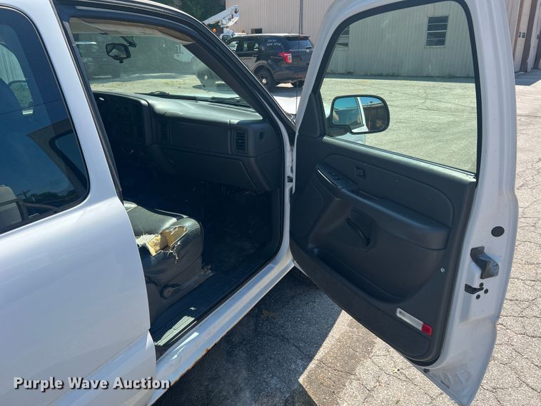 image for item JM9250 2005 Chevrolet Silverado 1500  Ext. Cab pickup truck