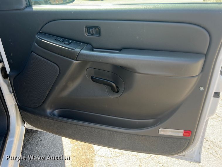 image for item JM9250 2005 Chevrolet Silverado 1500  Ext. Cab pickup truck