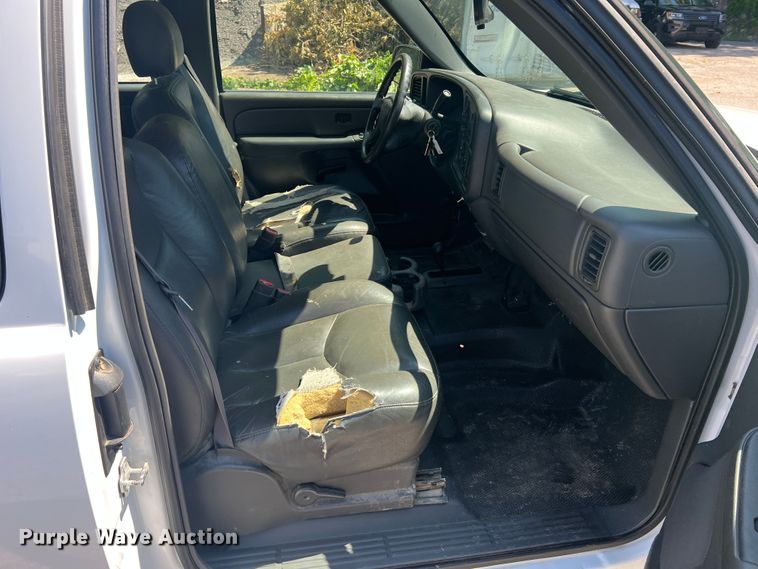 image for item JM9250 2005 Chevrolet Silverado 1500  Ext. Cab pickup truck