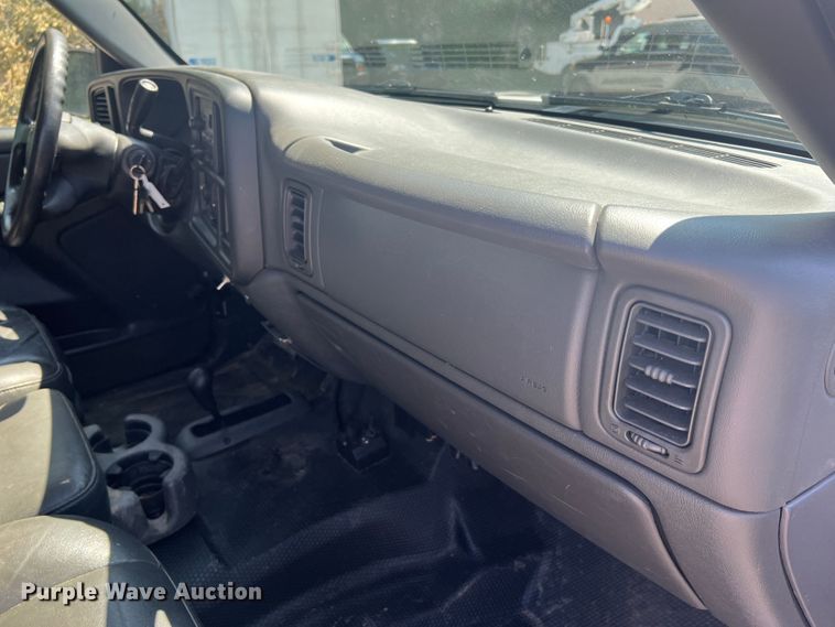 image for item JM9250 2005 Chevrolet Silverado 1500  Ext. Cab pickup truck