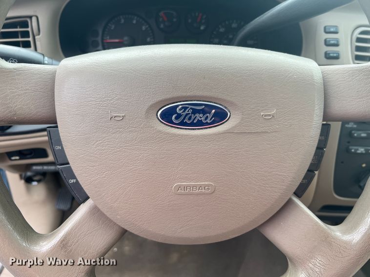 image for item JM9283 2006 Ford Taurus SE