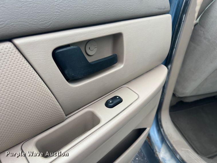 image for item JM9283 2006 Ford Taurus SE