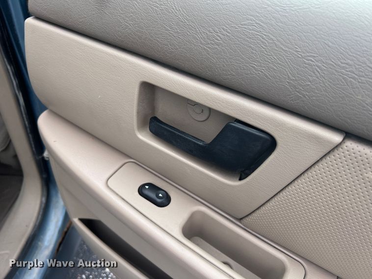 image for item JM9283 2006 Ford Taurus SE