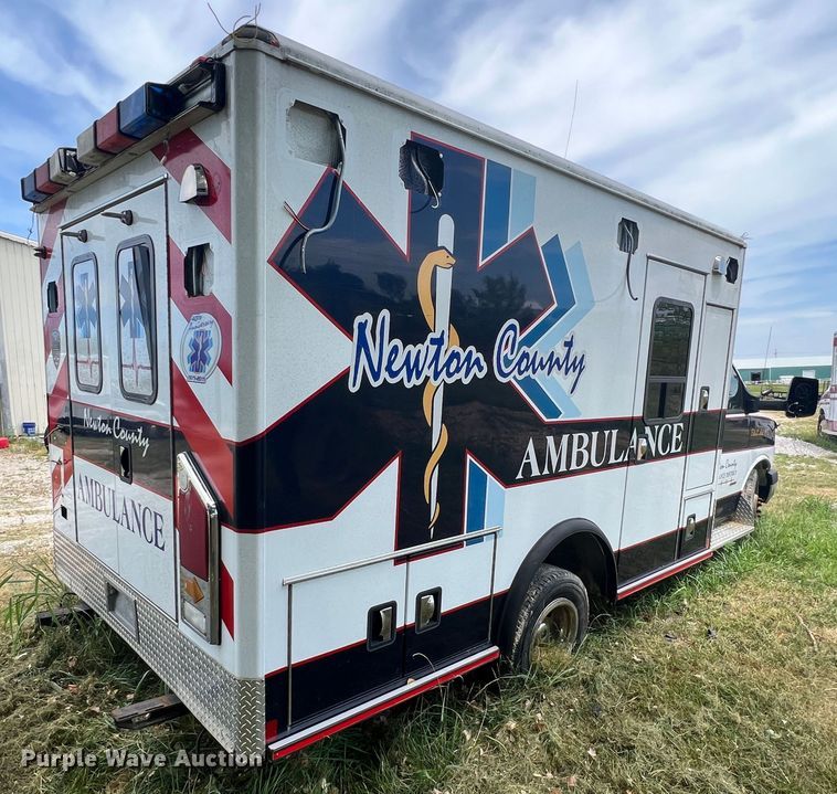 image for item JX9286 2015 Chevrolet Express G3500  ambulance
