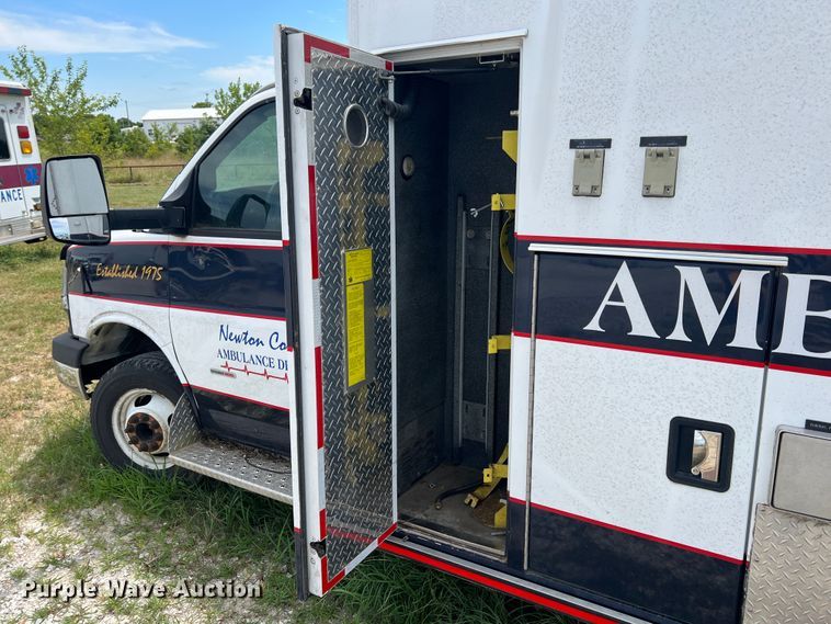 image for item JX9286 2015 Chevrolet Express G3500  ambulance