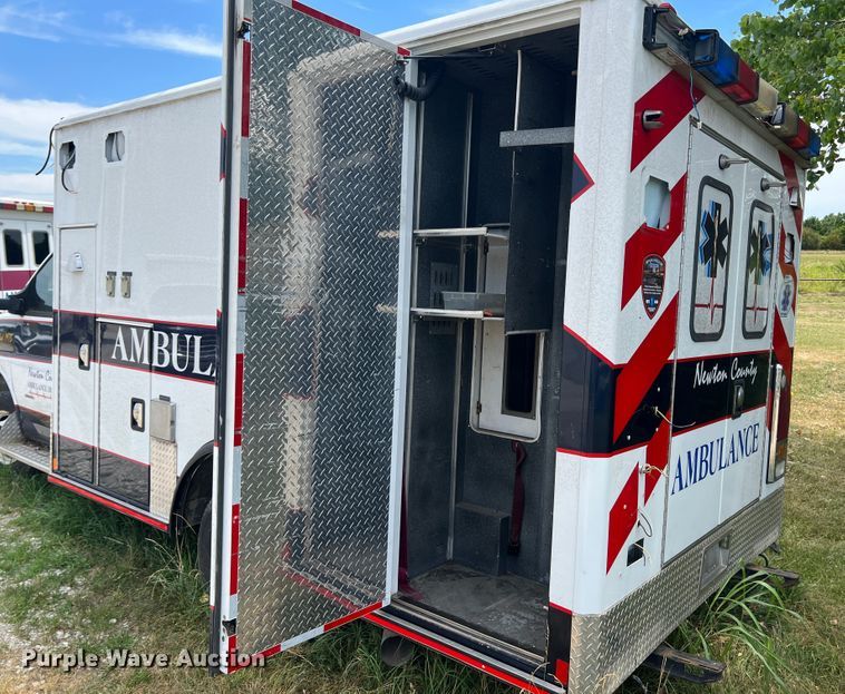 image for item JX9286 2015 Chevrolet Express G3500  ambulance