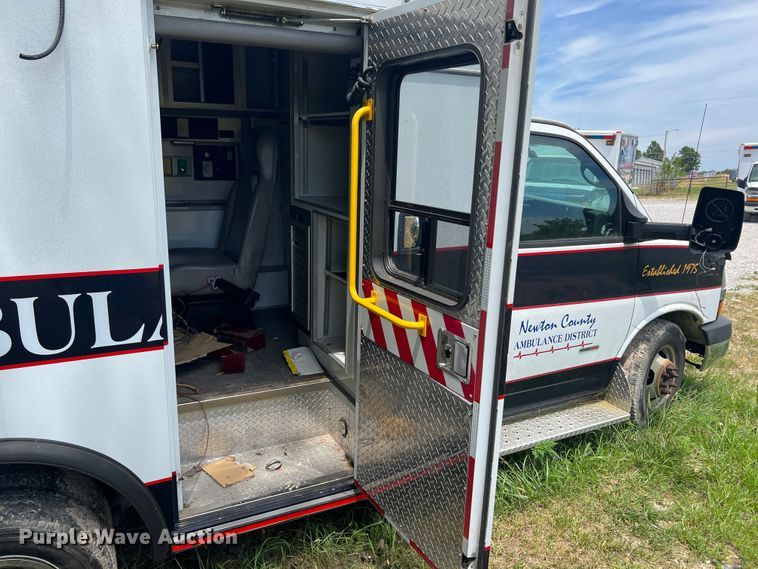 image for item JX9286 2015 Chevrolet Express G3500  ambulance