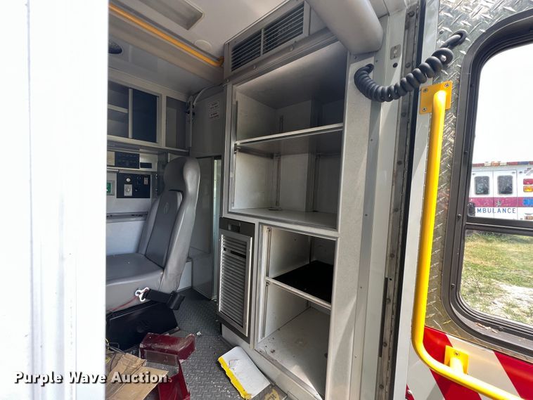 image for item JX9286 2015 Chevrolet Express G3500  ambulance