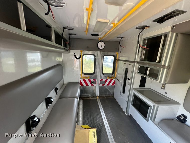 image for item JX9286 2015 Chevrolet Express G3500  ambulance