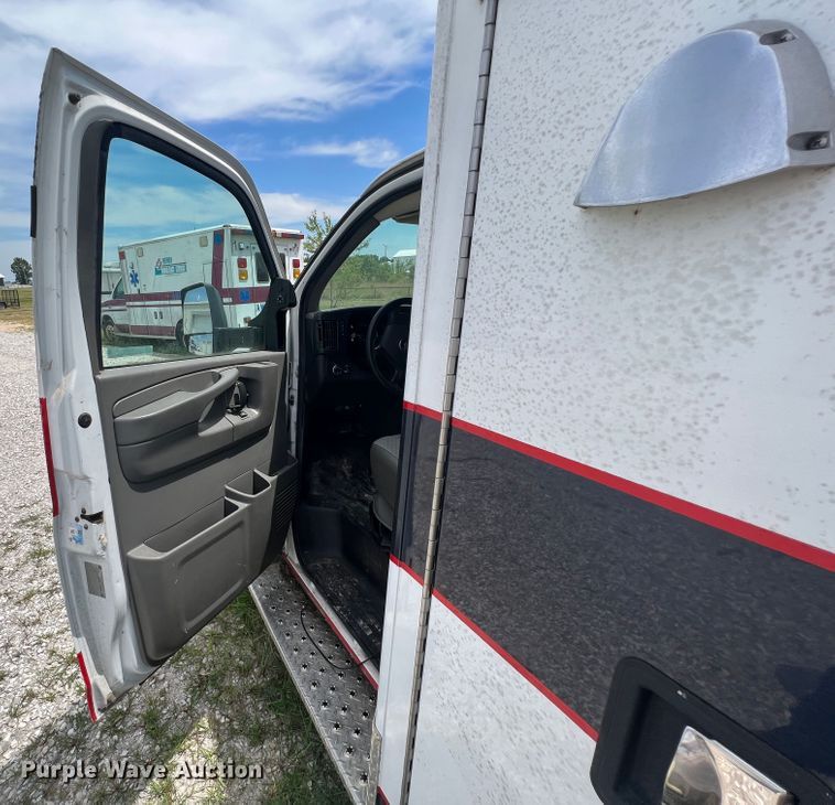 image for item JX9286 2015 Chevrolet Express G3500  ambulance