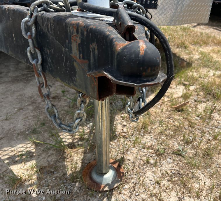 image for item JX9287 2005 Doolittle  enclosed cargo trailer