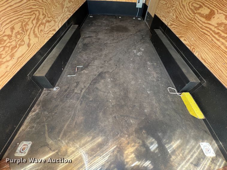 image for item JX9287 2005 Doolittle  enclosed cargo trailer