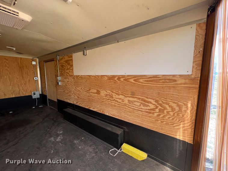 image for item JX9287 2005 Doolittle  enclosed cargo trailer