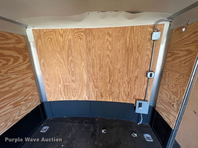 image for item JX9287 2005 Doolittle  enclosed cargo trailer