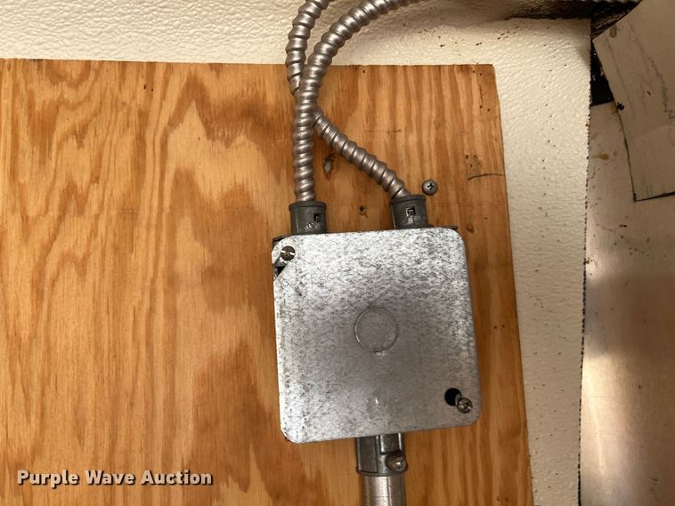 image for item JX9287 2005 Doolittle  enclosed cargo trailer