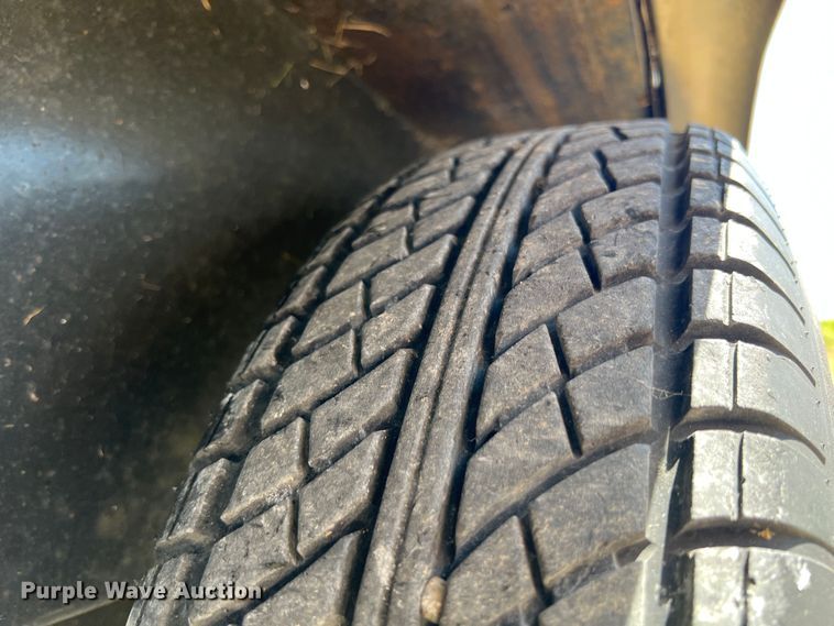 image for item JX9287 2005 Doolittle  enclosed cargo trailer