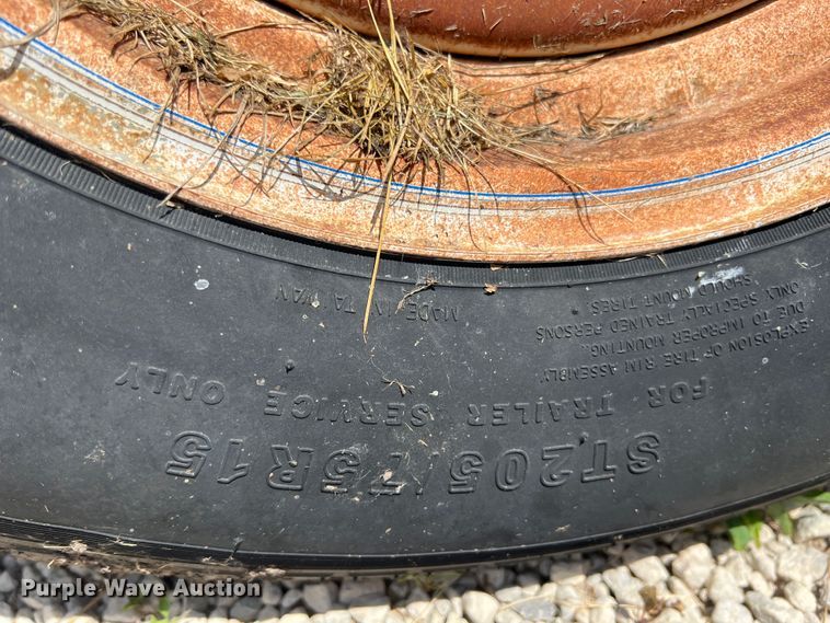 image for item JX9287 2005 Doolittle  enclosed cargo trailer