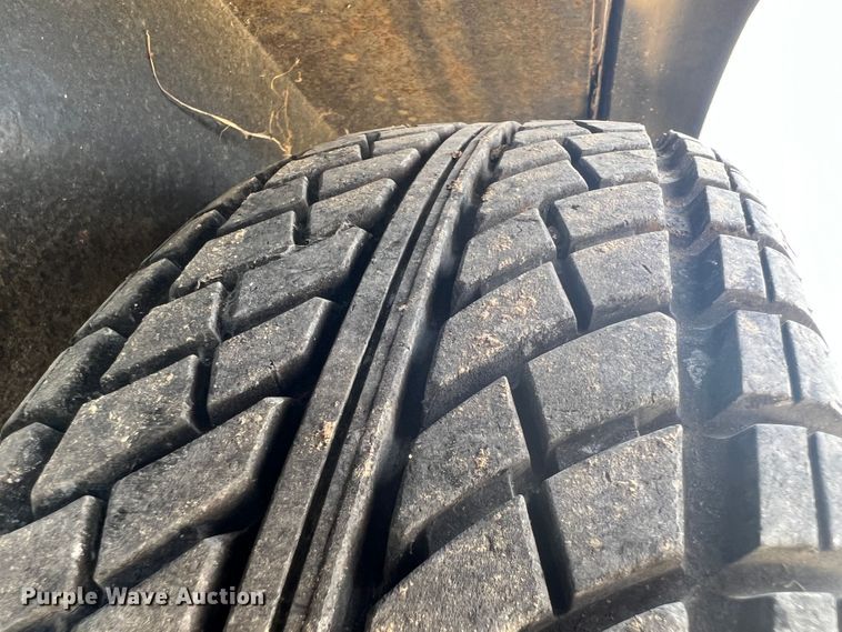 image for item JX9287 2005 Doolittle  enclosed cargo trailer