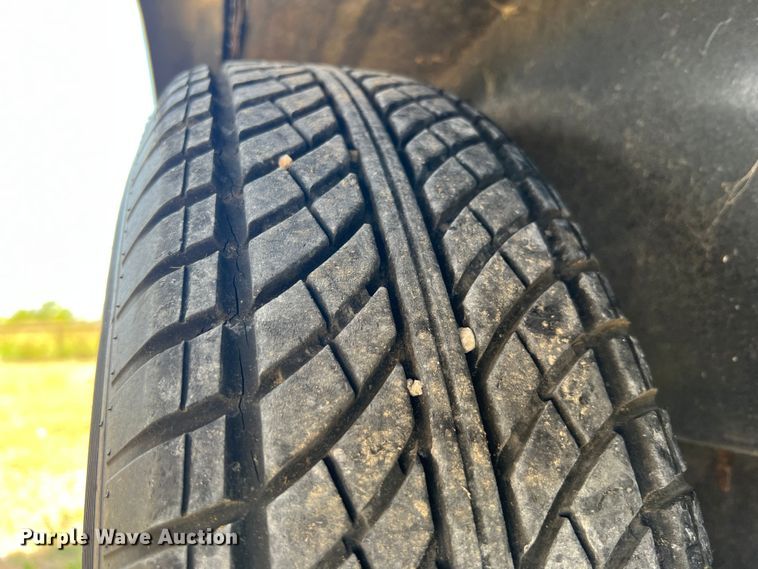 image for item JX9287 2005 Doolittle  enclosed cargo trailer