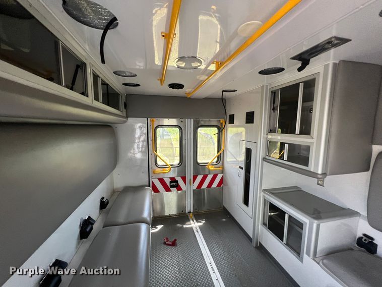 image for item JX9288 2013 Chevrolet Express G3500  ambulance