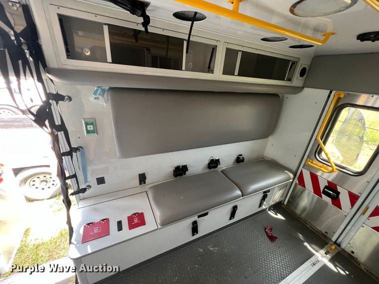 image for item JX9288 2013 Chevrolet Express G3500  ambulance