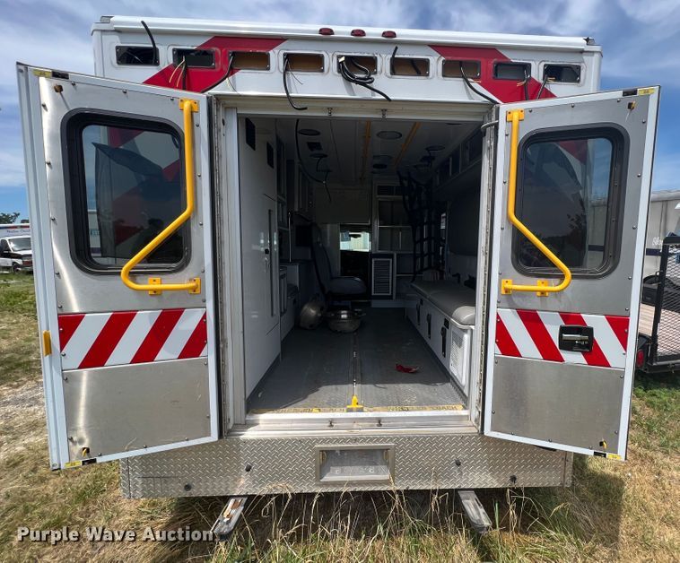 image for item JX9288 2013 Chevrolet Express G3500  ambulance