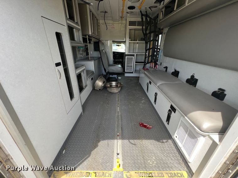 image for item JX9288 2013 Chevrolet Express G3500  ambulance