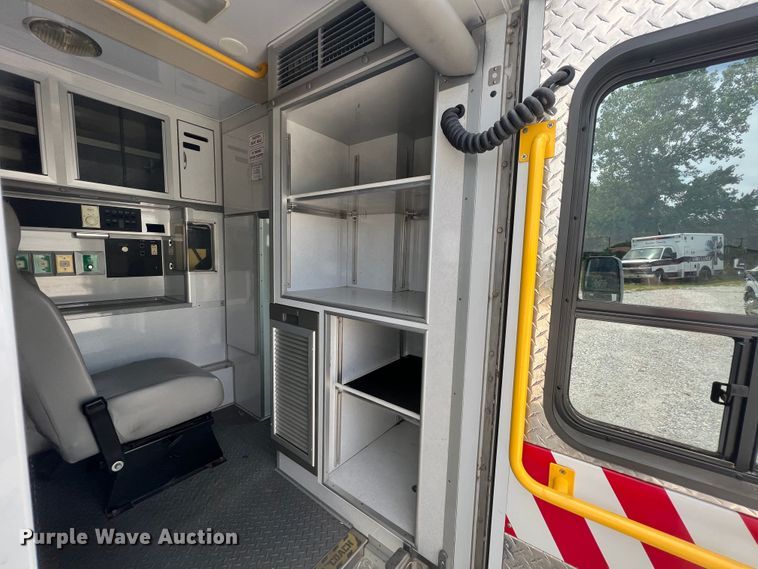 image for item JX9290 2007 Chevrolet Express G3500  ambulance