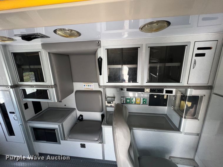 image for item JX9290 2007 Chevrolet Express G3500  ambulance