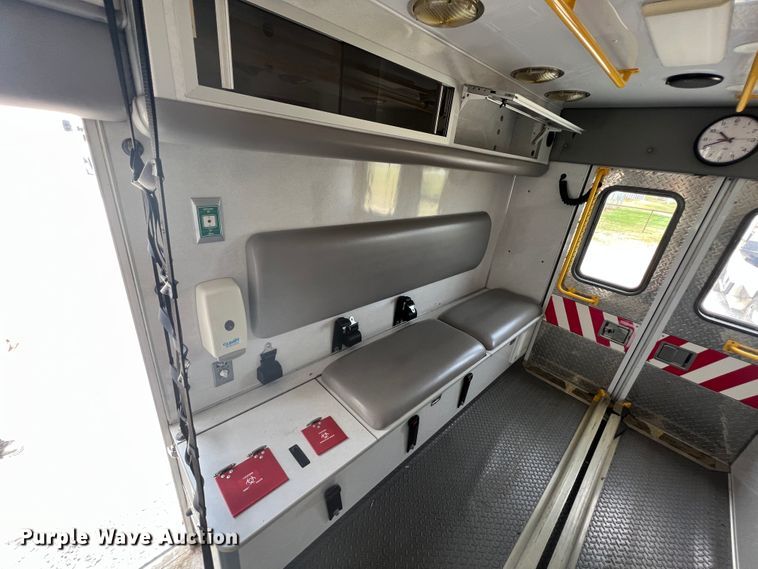 image for item JX9290 2007 Chevrolet Express G3500  ambulance