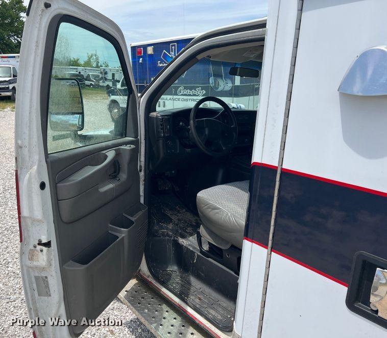 image for item JX9290 2007 Chevrolet Express G3500  ambulance
