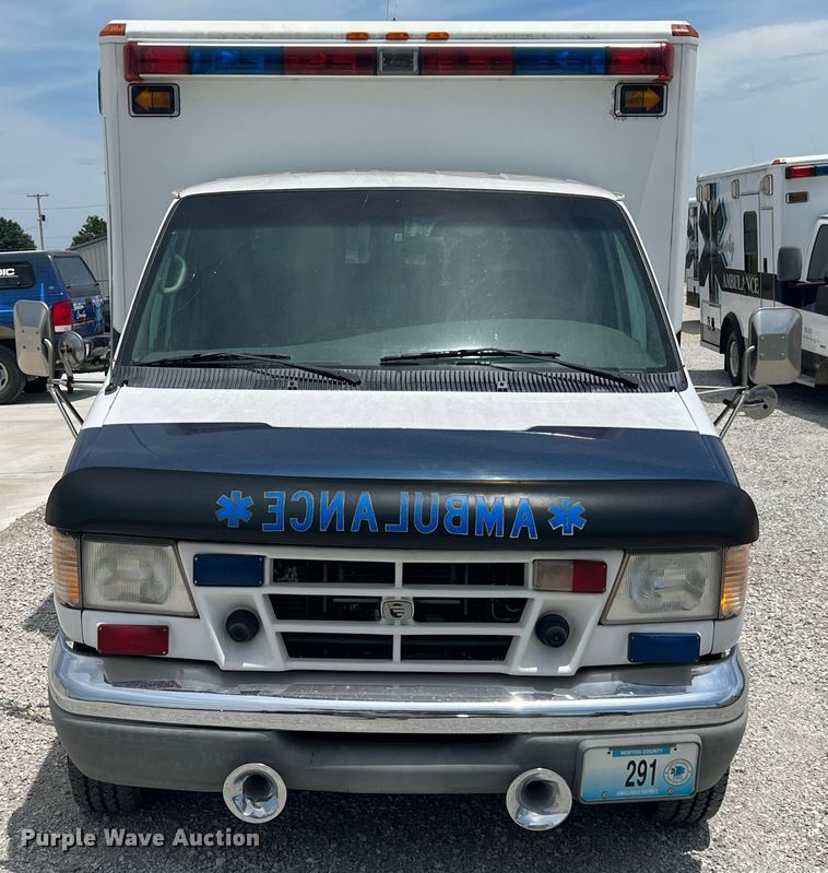 image for item JX9291 2001 Ford E450 Super Duty  ambulance