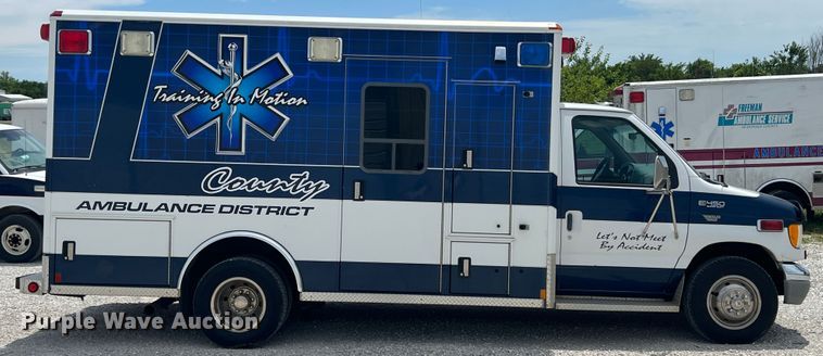 image for item JX9291 2001 Ford E450 Super Duty  ambulance