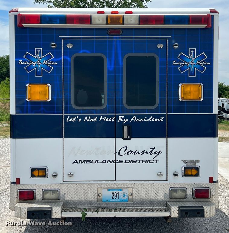 image for item JX9291 2001 Ford E450 Super Duty  ambulance