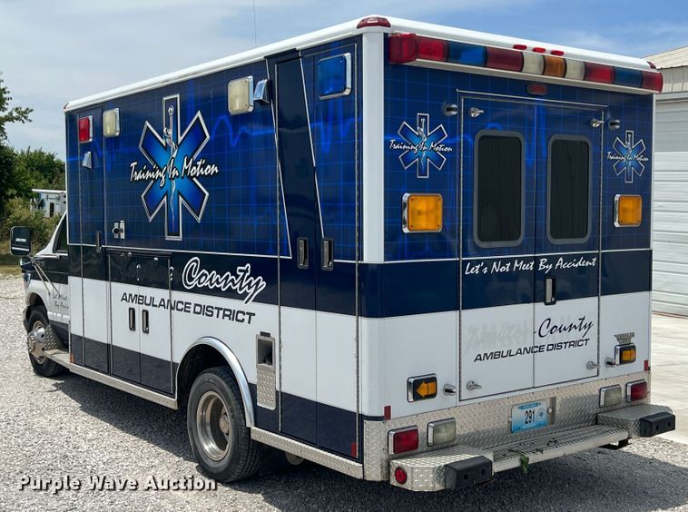 image for item JX9291 2001 Ford E450 Super Duty  ambulance